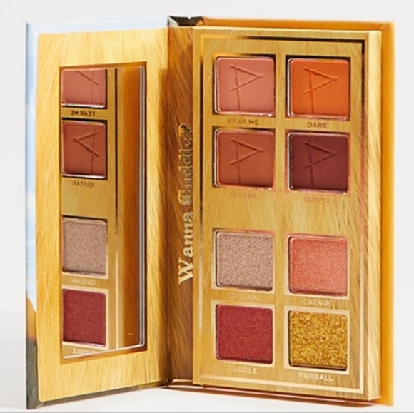 NWT Shrek x I Heart Revolution Puss in Boots mini eye shadow palette - Picture 3 of 4